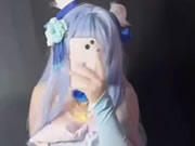 Jolie fille prend selfie en se doigtant la chatte